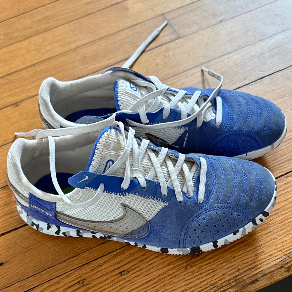 Nike Futsal Street Gato boys Indoor soccer